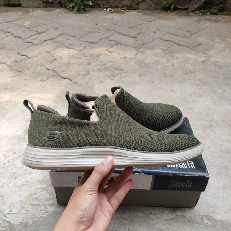 Sepatu Slip On Pria Skechers Air Cooled Memory Foam Status 2.0 Juliano