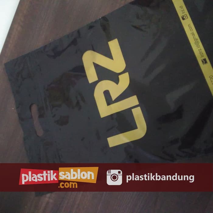 

Unik Klipond 30x38 hitam sablon Gold 1 muka Berkualitas