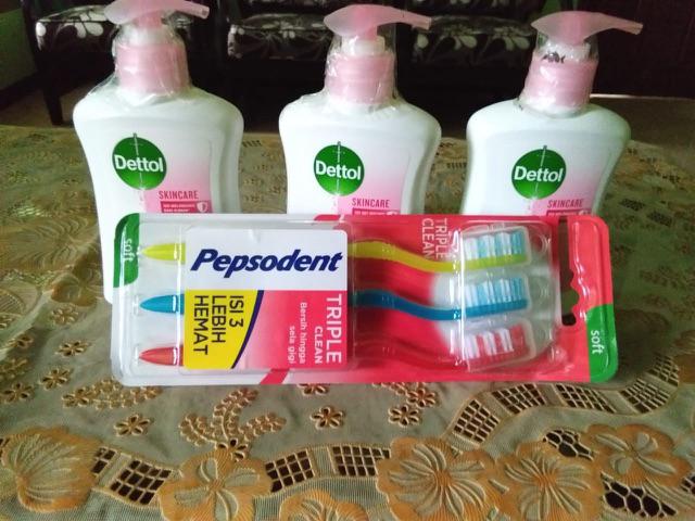 Pepsodent Sikat Gigi Soft Silver Charcoal, Action 123, Triple Clean