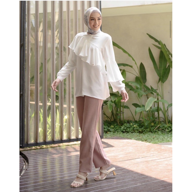 claire blouse in white size L by wearing klamby