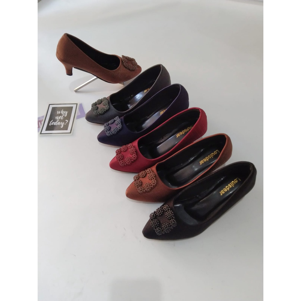 Medan- Sepatu pansus wanita bahan satin 3 cm