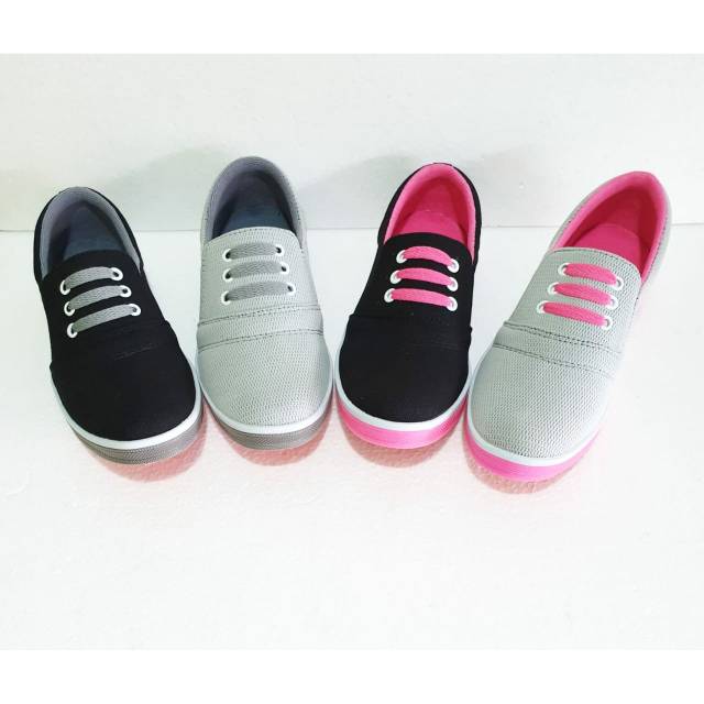 Sepatu cewek slip on NIKE