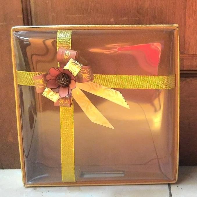 

AKSESORIS PERNIKAHAN BOX KUE UKURAN 30X30 CM PERLENGKAPAN PESTA CRAFT