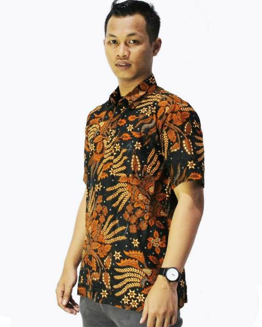 Model Kemeja Batik Pria Lengan Pendek