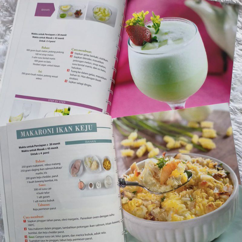 Step By Step - 25 Resep Sajian Segar Dari Buah-Buahan &amp; 25 Resep Serba Pasta - Ala Sisca Soewitomo