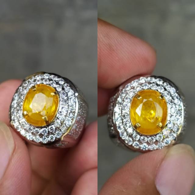 Natural yellow safir HQ srilangka