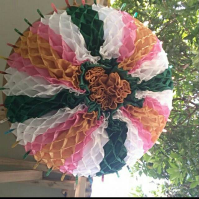 Plafon dekorasi belimbing atau jantung