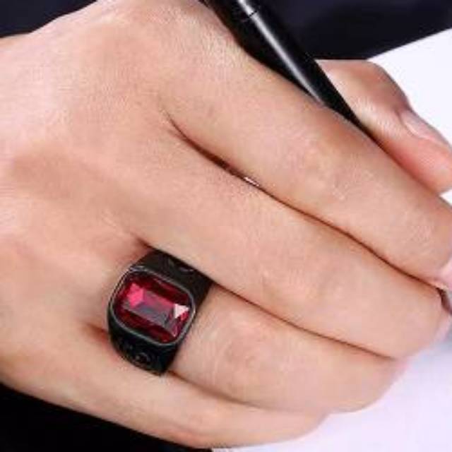 Cincin Pria Red Ruby Akik Merah Berbahan Ring Titanium Stainless Steel dan Black Plated Anti Karat