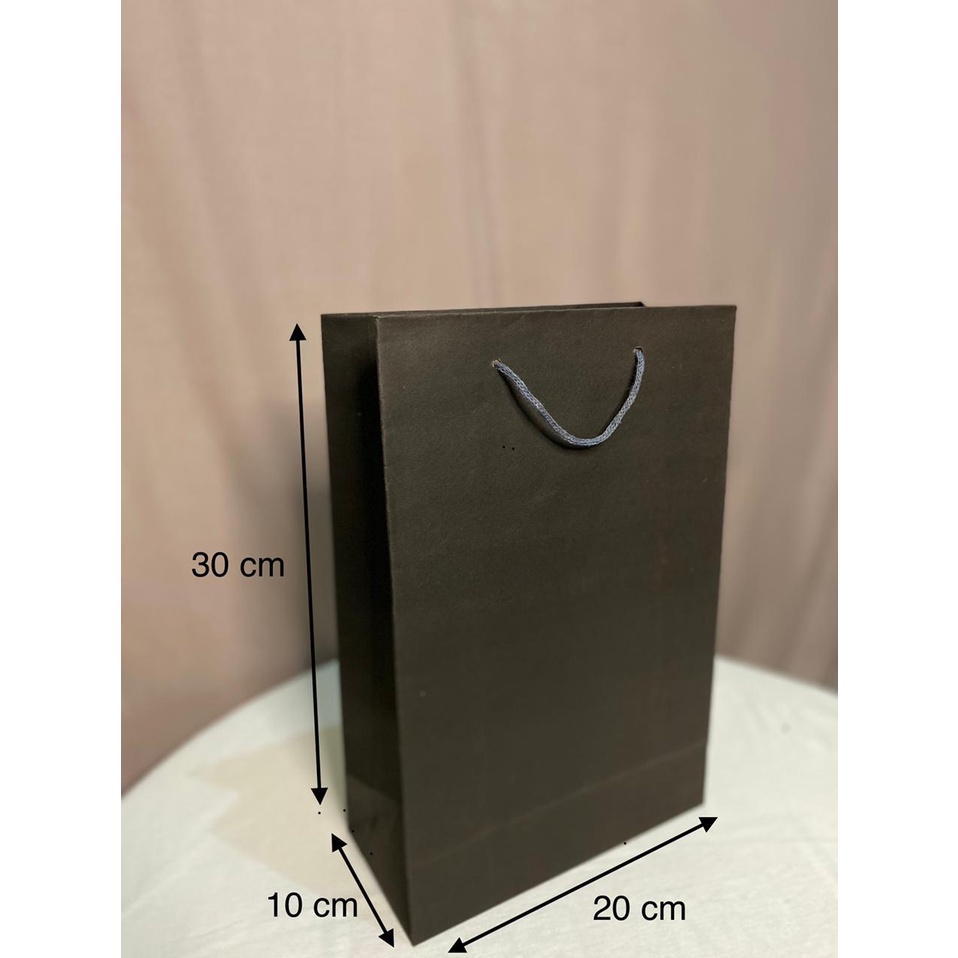 

Paperbag hitam 20x10x30