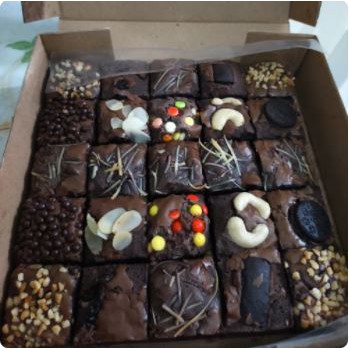 

Fudgy Brownies Sekat 20x20 (mix topping)