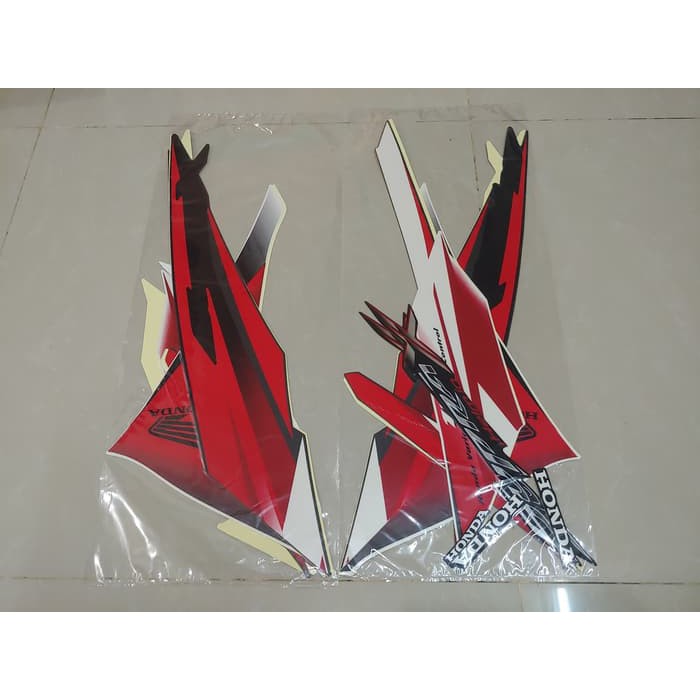 Striping lis & Stiker Body & Stiker Supra X 125 Helm In Putih Merah fix