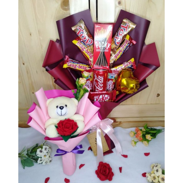 

boneka wisuda, buket wisuda, buket boneka, buket boneka wisuda, buket snack, buket coklat, bouquet, wisuda, buket bunga, hadiah, kado, gift, valentine