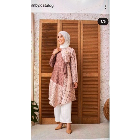 ALICIA TUNIC WEARING KLAMBY