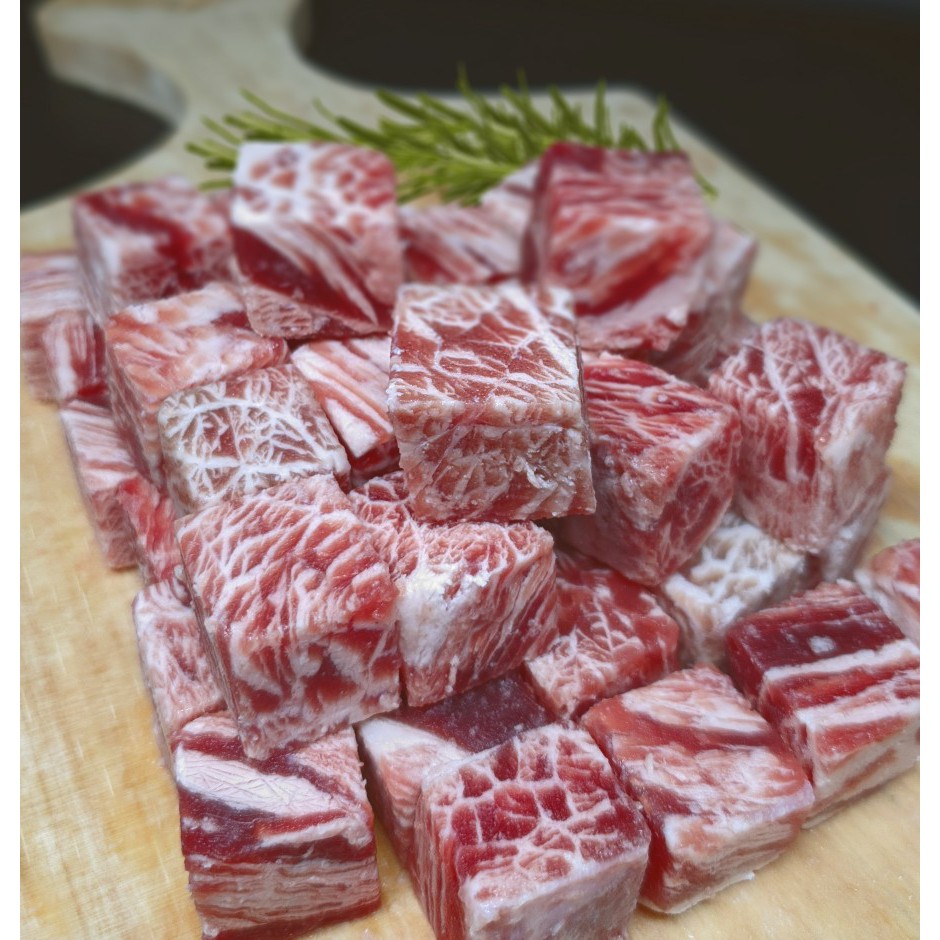 

Beef Saikoro Wagyu Meltique / daging sapi Wagyu Meltik