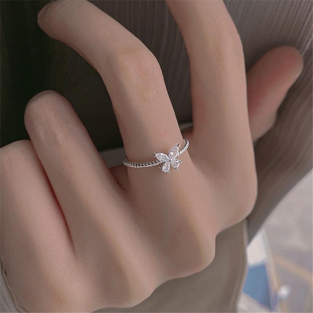 Cincin Model Terbuka Desain Kupukupu Hias Berlian Gaya Mewah Ringan Untuk Wanita