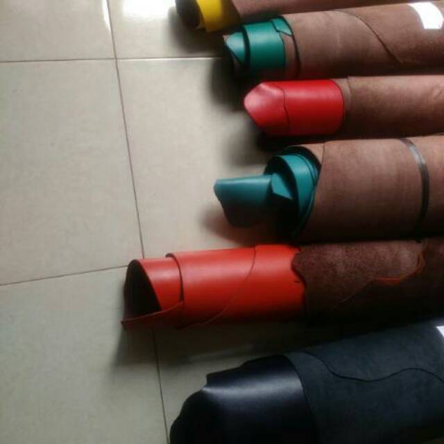 Kulit sapi pori. Kulit sapi lembaran jenis pori. Kulit sapi grained warna merah dll