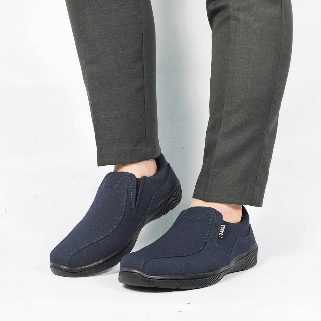 Sepatu Slip On Pria V 57714 Brand Varka Sepatu Kets Santai Jalan Jalan Harga Murah Berkualitas Warna Navy