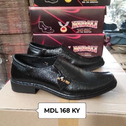 Sepatu pantofel kulit pria kantor,,sepatu kerja formal tampil lebih keren