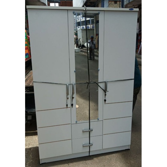 LEMARI PAKAIAN PARTIKEL BOARD 3 PINTU KEKINIAN / LEMARI PAKAIAN PARTIKEL BOARD 3 PINTU SUDAH DIRAKIT