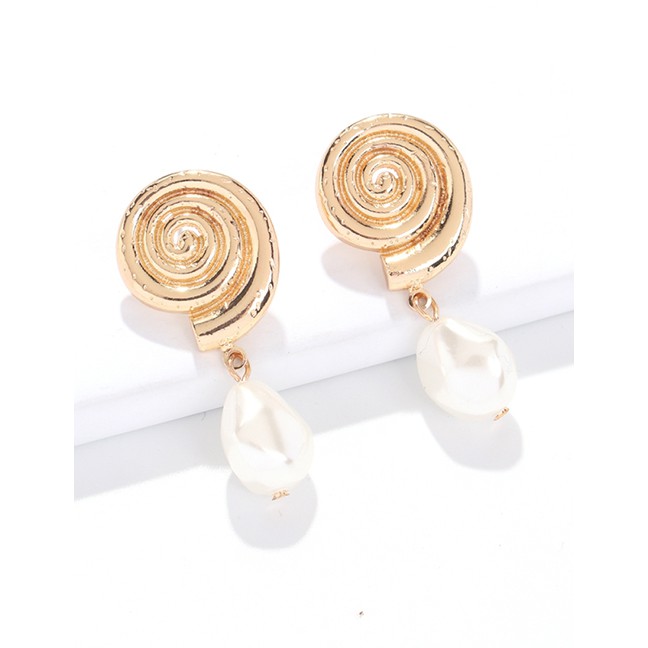 LRC Anting Tusuk Fashion Gold Alloy Pearl Stud Earrings F57580