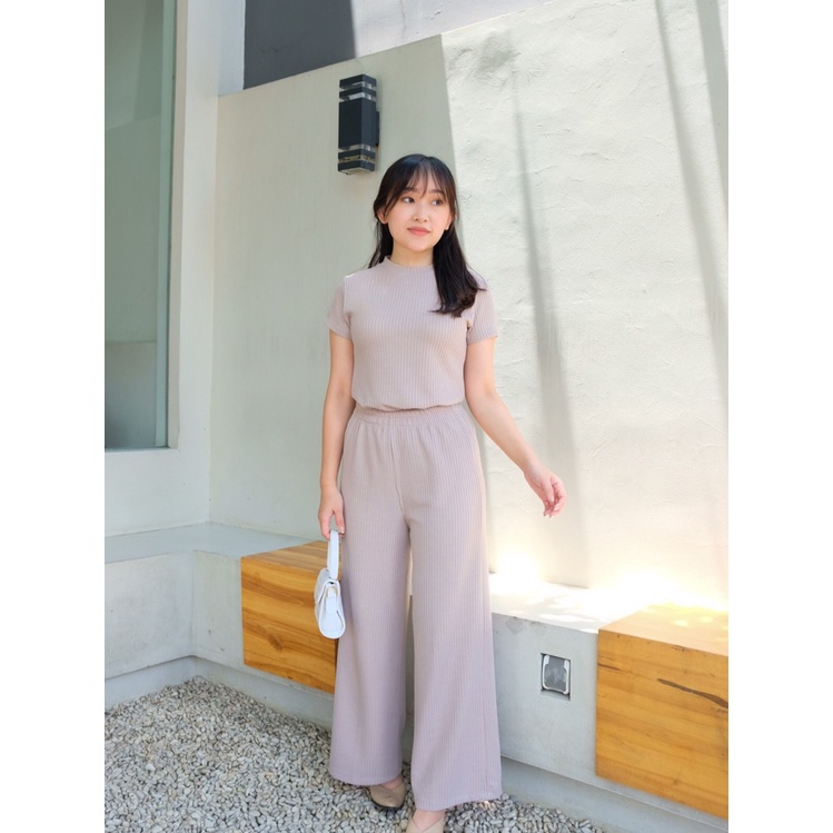 Kadaka S-0186 Premium Knit Set Top and Culotte