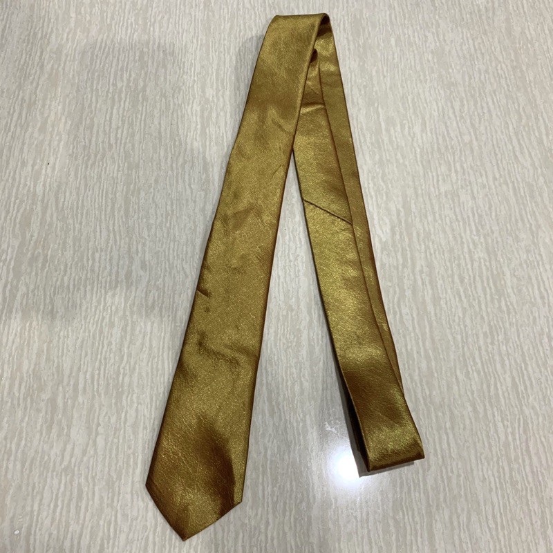 (22) DC decarlo Dasi warna Emas