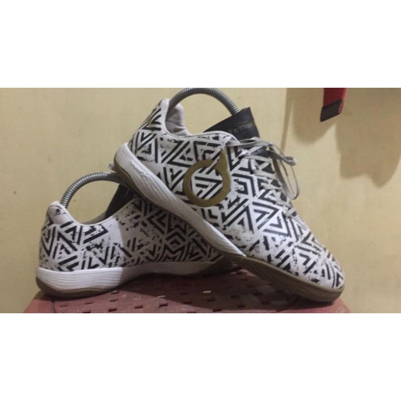 sepatu futsal ortuseight jogosala