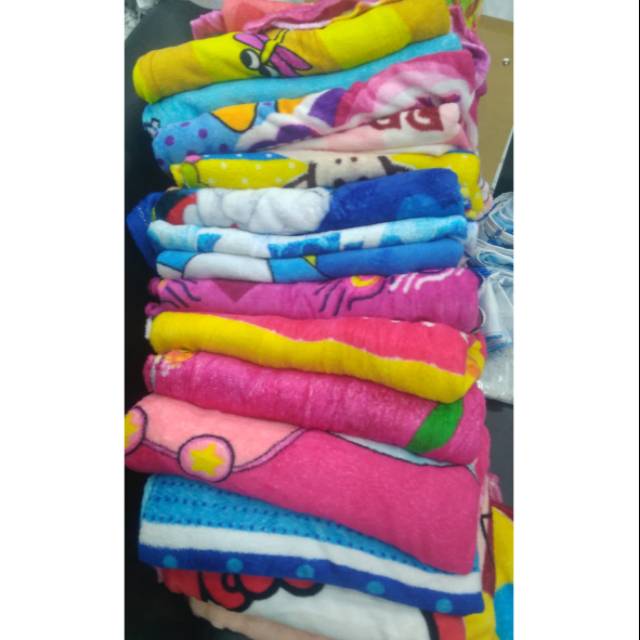 Selimut bulu halus karakter anak