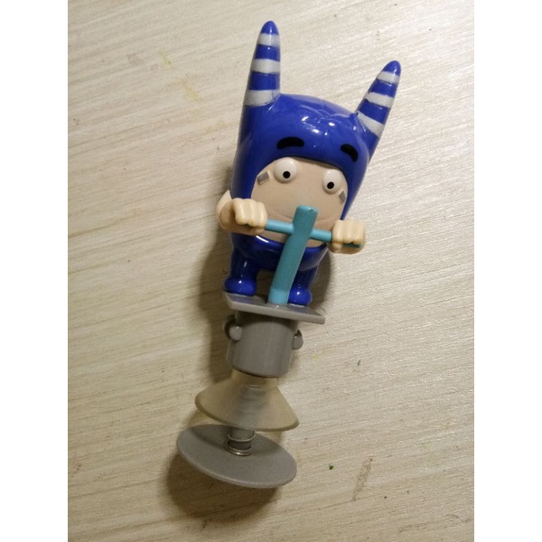 mainan happy meal mcd mcdonald/ kfc oddbods biru