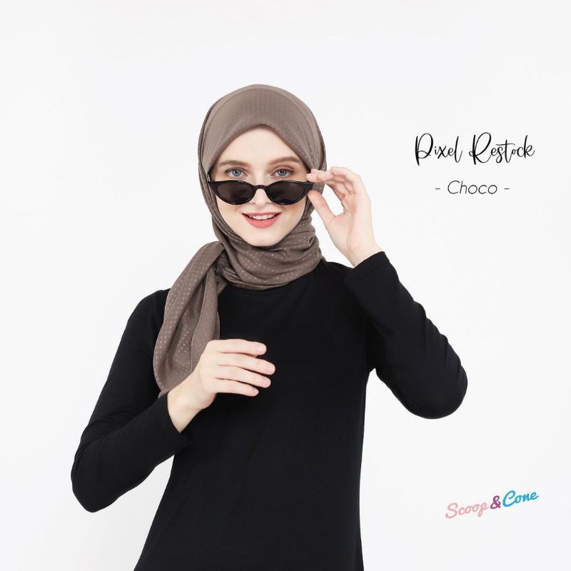Hijab Monel Pixel / Voal ScoopandCone Segi Empat / Motif Dot