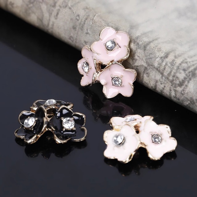 Triple Sakura Alloy Flowers isi 1pcs Bahan craft Jepit rambut hairpin Bros hijab kerajinan