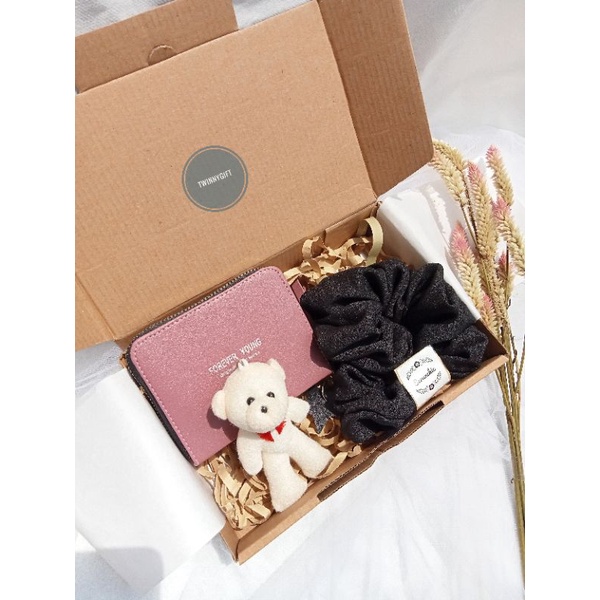 Hampers Giftbox Kado ulang tahun cewek Valentine/wisuda/wedding/Natal dompet botol tumbler boneka scrunchie