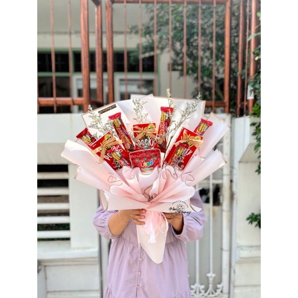 

SNACK BOUQUET MEDIUM SIZE - Buket Snack Bouquet Snack Florist Buket Bunga Makanan Bucket Snack Hadiah Wisuda Kado Graduation Hadiab Ulang Tahun Bucket Snack Bouquet Snack Bunga