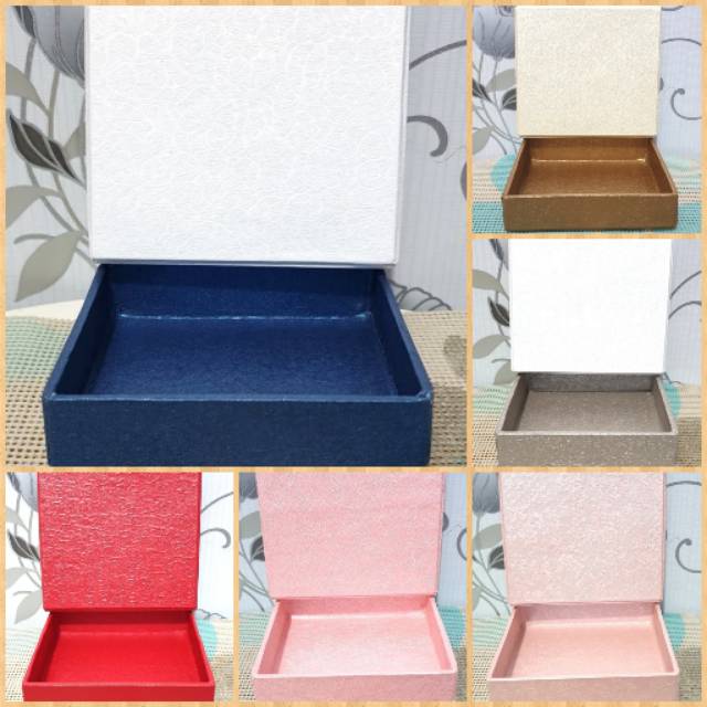 

Kotak Kado/Gift Box Mini Exclusive Emboss Full Lapisan Luar Dalam