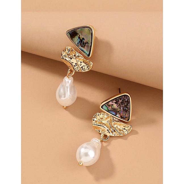 LRC Anting Tusuk Fashion Pearl Detachable Two-wear Abalone Triangle Pearl K78082