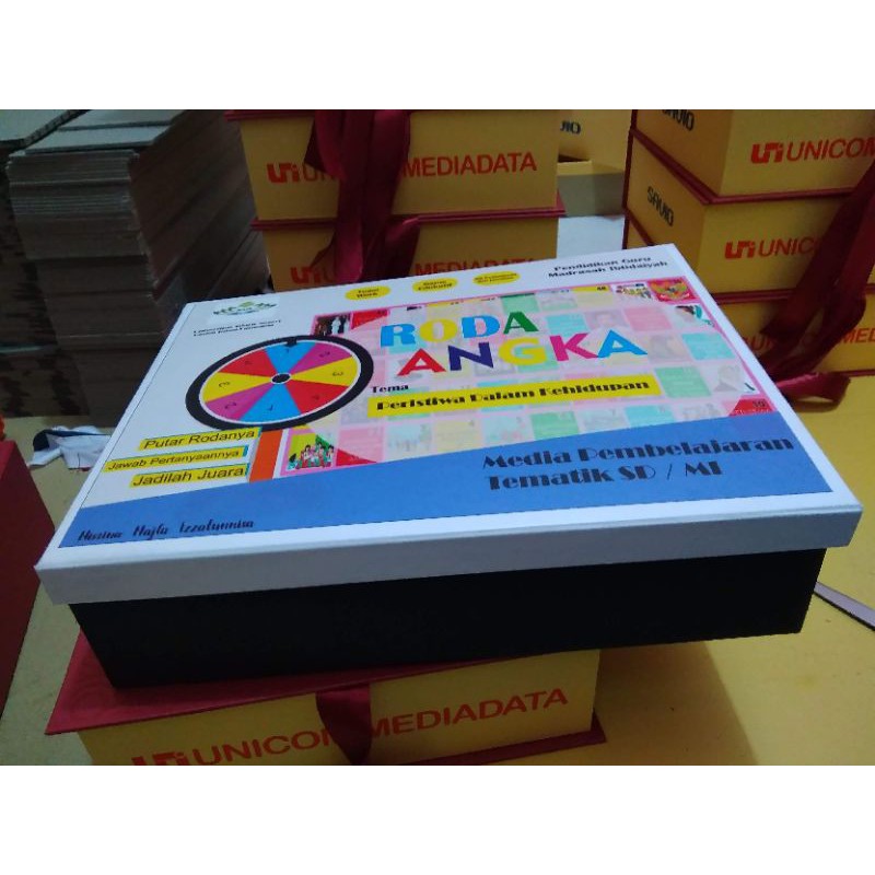 

Box Custom/Hard Box/Gift Box/Kotak Kado/Kotak kue/Hampers Box