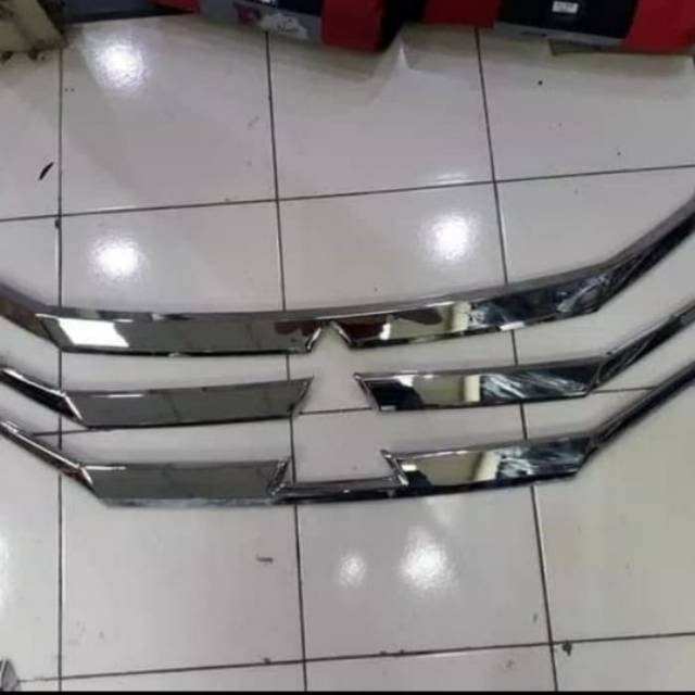 List grill depan xpander chrome