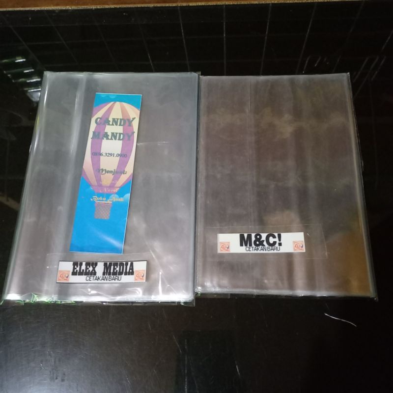 

Sampul Mika Komik Pesanan Khusus
