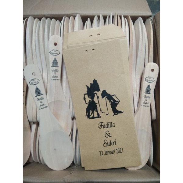 Souvenir Pernikahan Centong Kayu Kemasan Amplop