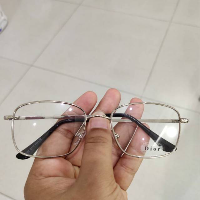 Kaca mata silinder dan minus