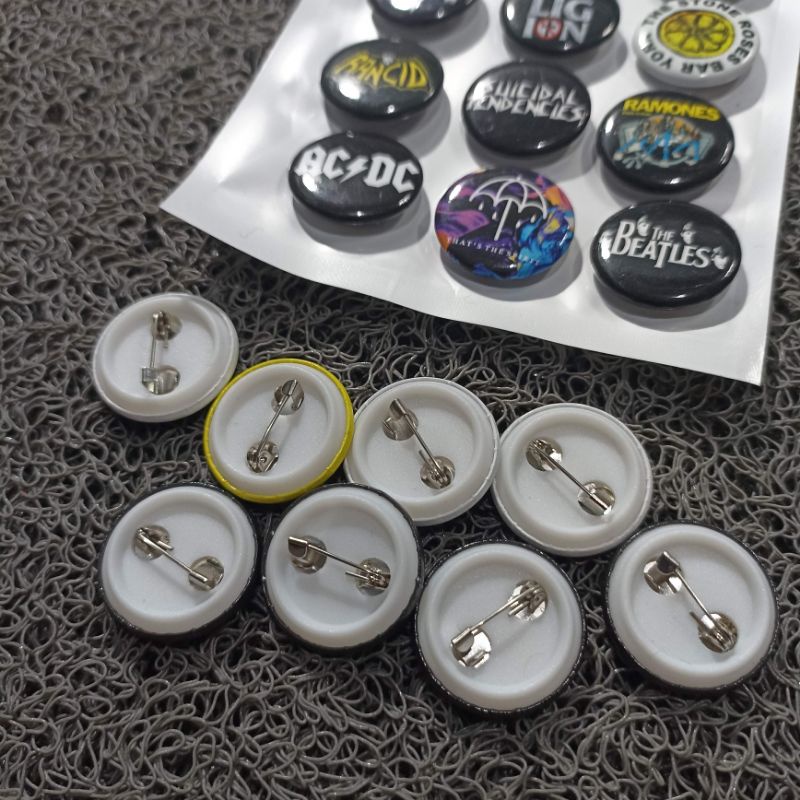 PIN BUTTON MINI SATU PACK ISI 17pcs MUSIK / BAND / RAMONES BEST QUALITY