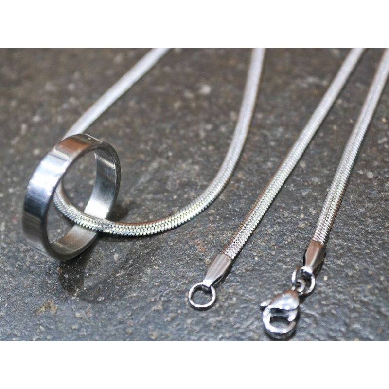 terbaru kalung titanium pipih model gantungan cincin polos variasi warna / kalung titanium anti karat 60cm