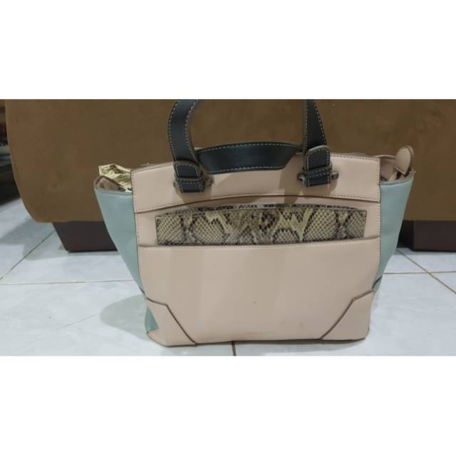 Preloved tas guess / charles and keith / tas kw