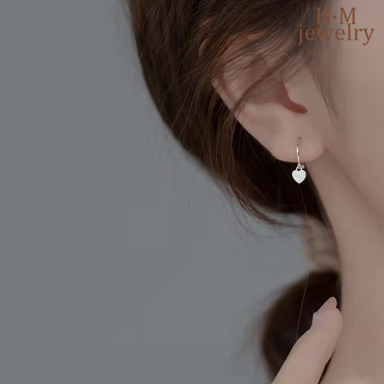 Anting Tusuk Motif Hati Kecil Simple Warna Peach Glossy Untuk Wanita