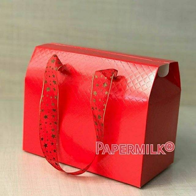 

BCR 20.11.16 E-GIFT 2, Kotak Lipat Kado Dengan Tali Size : 20 x 11 x 16 CM
