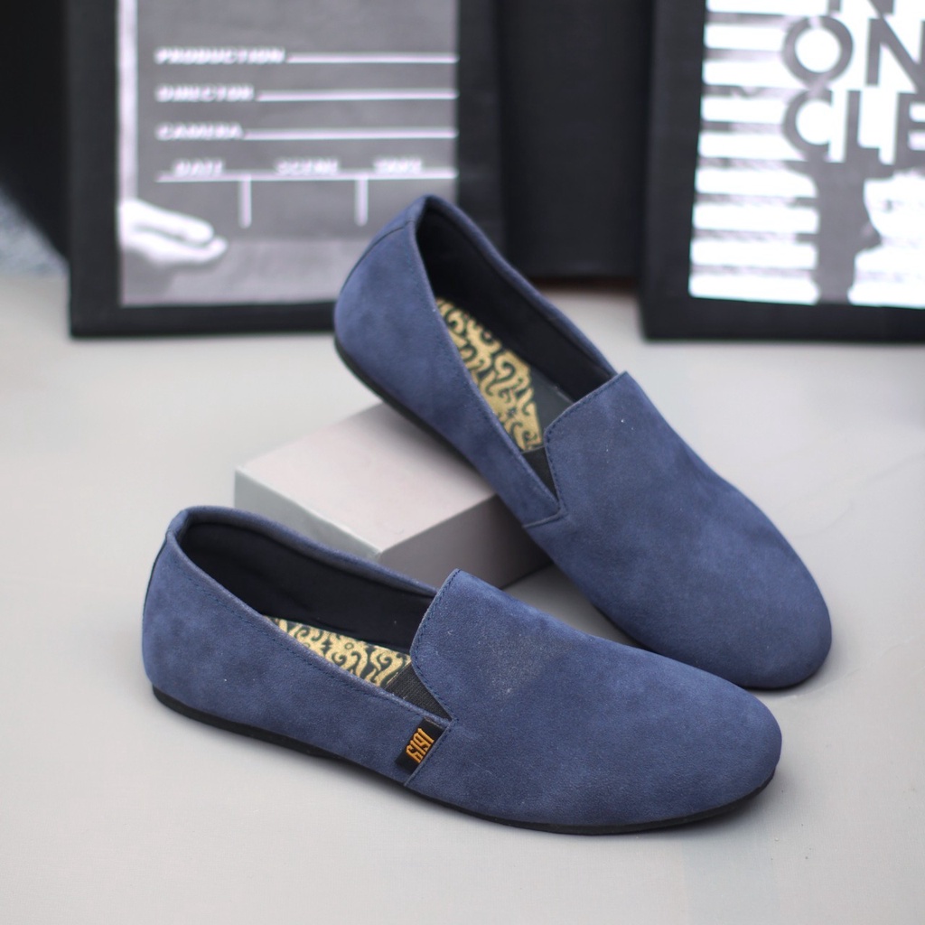 MOLK Sepatu Slip On Pria Casual Kulit Sintetik Slop Hitam Cowok Trendy Simple Original Footwear