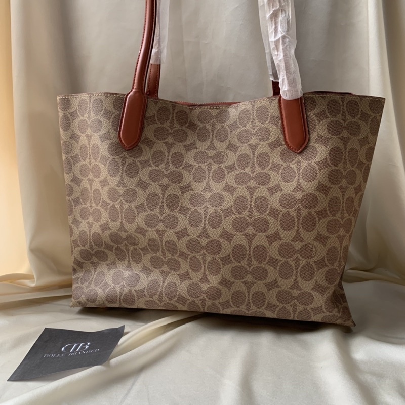 Coach Willow Tote In Signature Canvas (C0693)