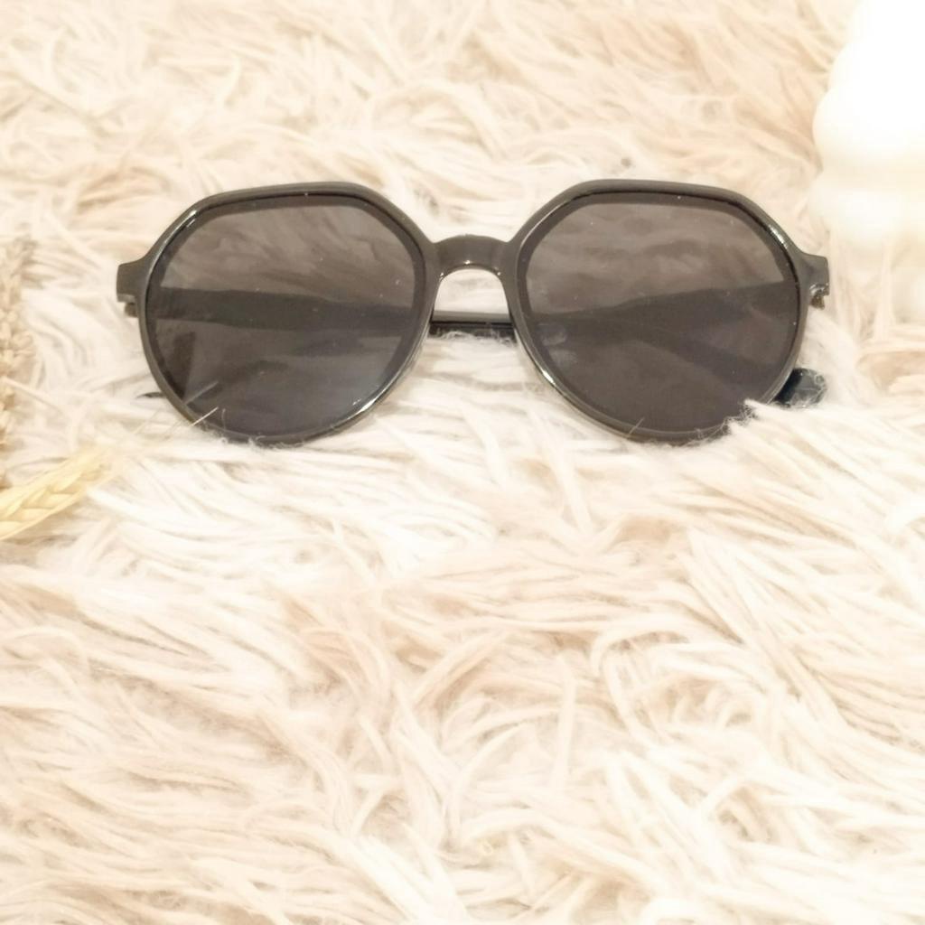 Kacamata Hitam / SunGlasses model Gaya Retro Unik Lucu Harga Termurah / Glasses Kekinian Tampilan Kece Bisa Grosir dan COD