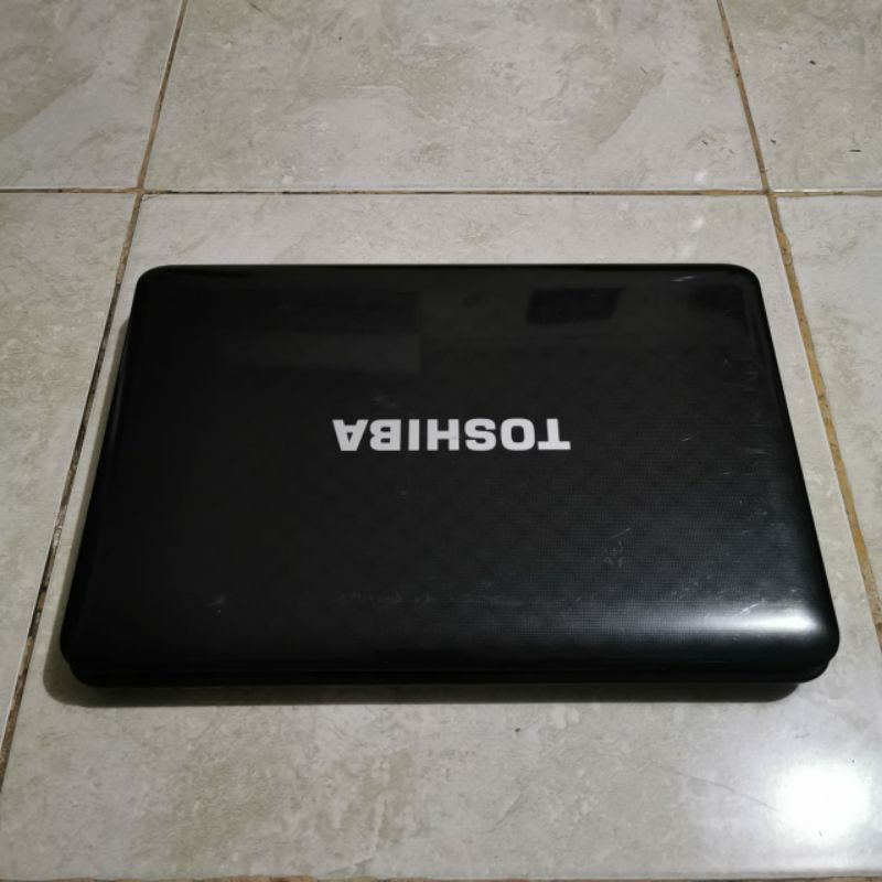 Laptop Toshiba Satelite L740 intel Cor i3 Ram 4GB/320Gb 14 inc Windows 10