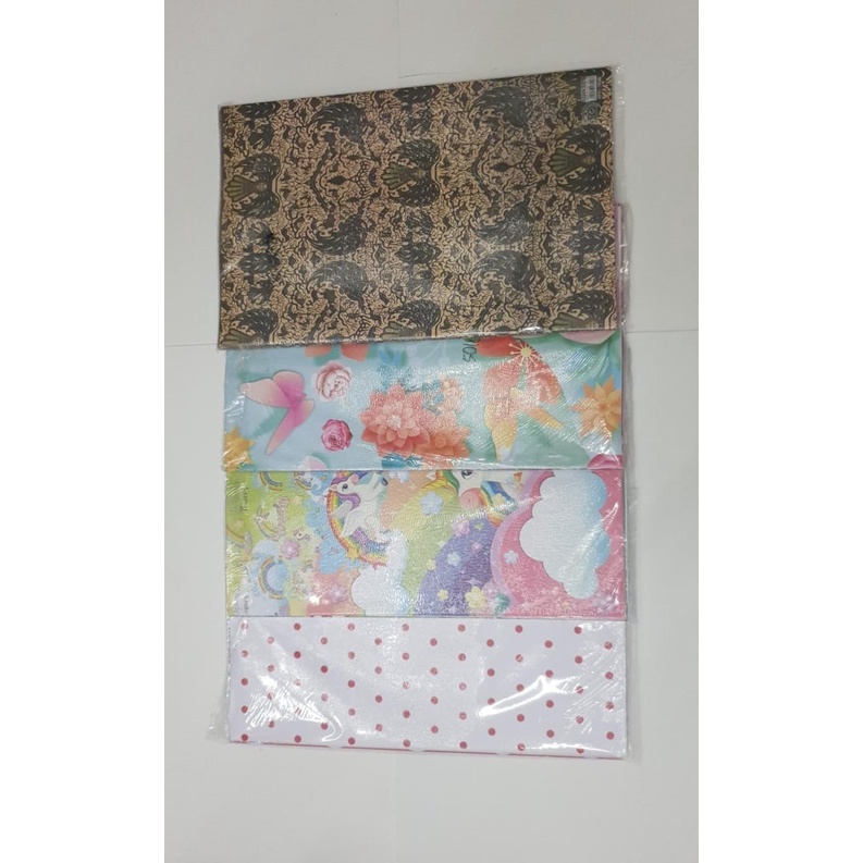 

KERTAS KADO SQUEEZY (50lbr) | MOTIF CAMPUR UKURAN 40 x 70cm
